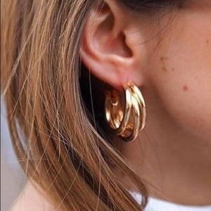 ♡NWOT 18K yellow gold Triple Layer Hoop earrings